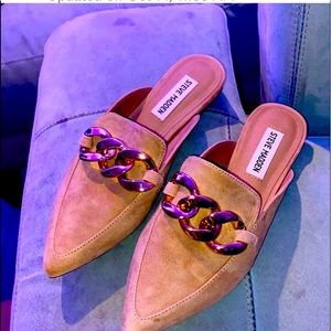 ISO these beauties!  Size 9 or 9.5. Lmk!